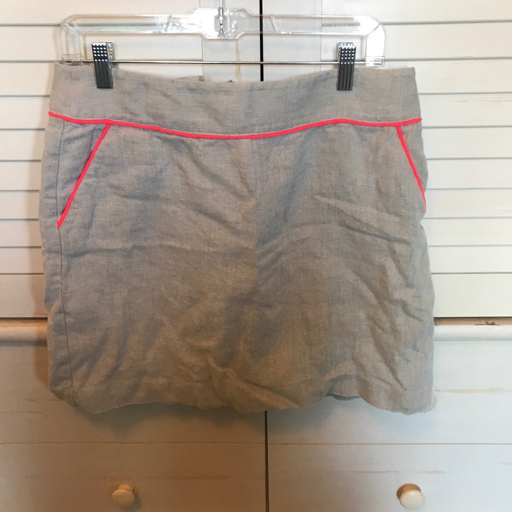 Size 10. Cream color w/ hot pink piping.